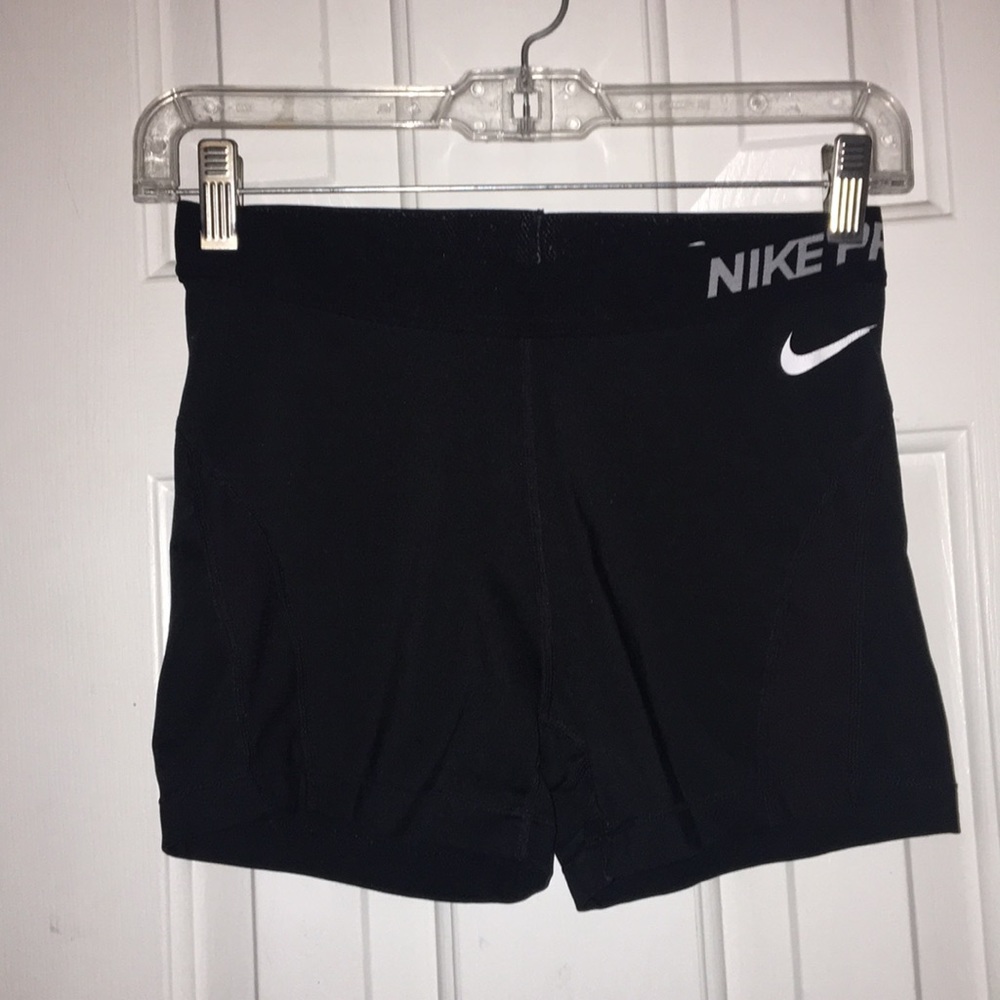 Nike pro shorts || size medium